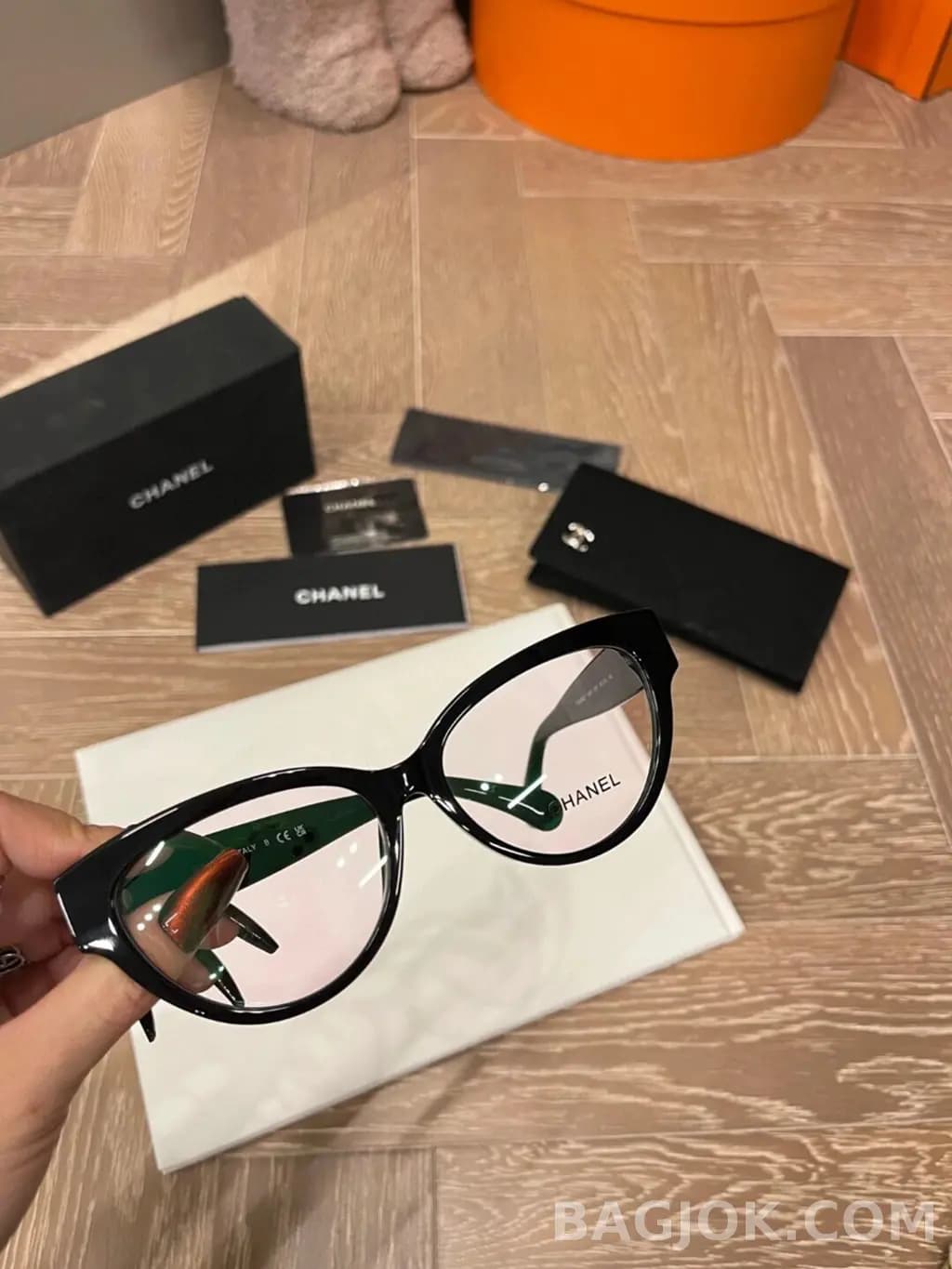 샤넬 CHANEL Cat-Eye Heart Temple 안경 상세 이미지