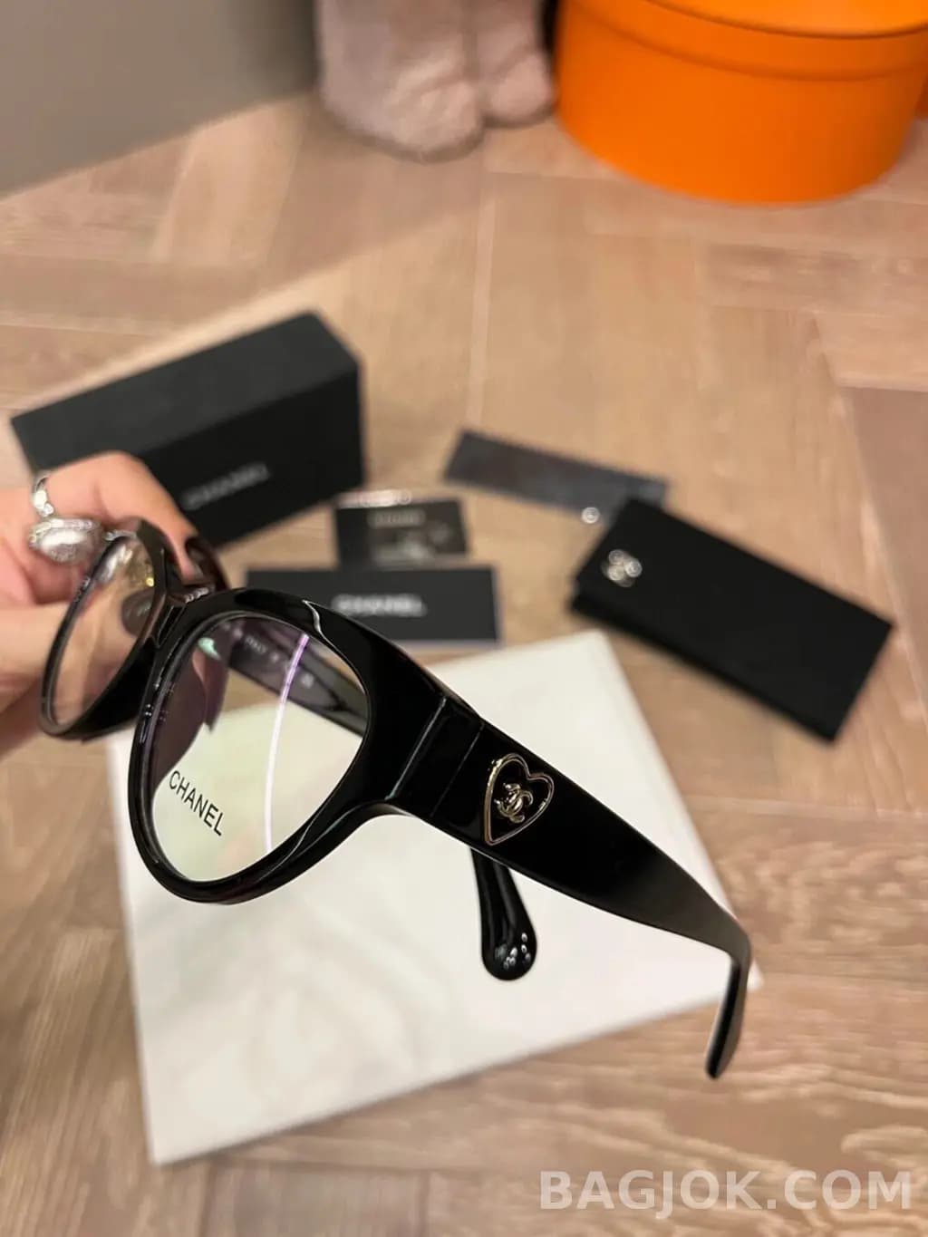 샤넬 CHANEL Cat-Eye Heart Temple 안경 상세 이미지