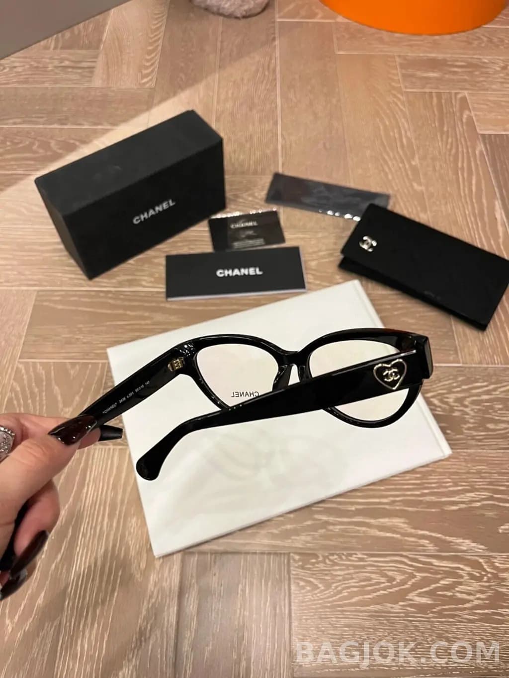 샤넬 CHANEL Cat-Eye Heart Temple 안경 상세 이미지