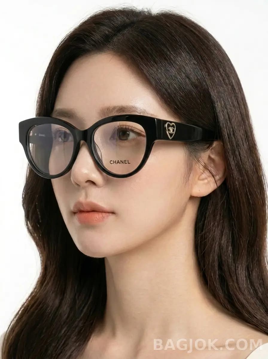 CHANEL Cat-Eye Heart Temple 안경_대표이미지