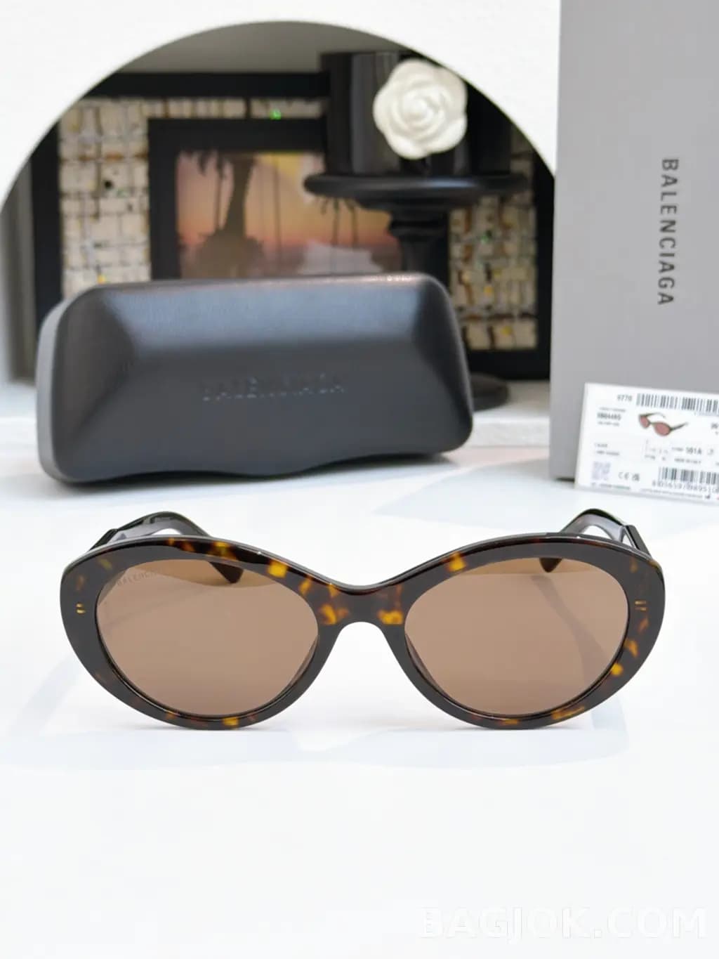 발렌시아가 BALENCIAGA Oval Cat-Eye Sunglasses 상세 이미지