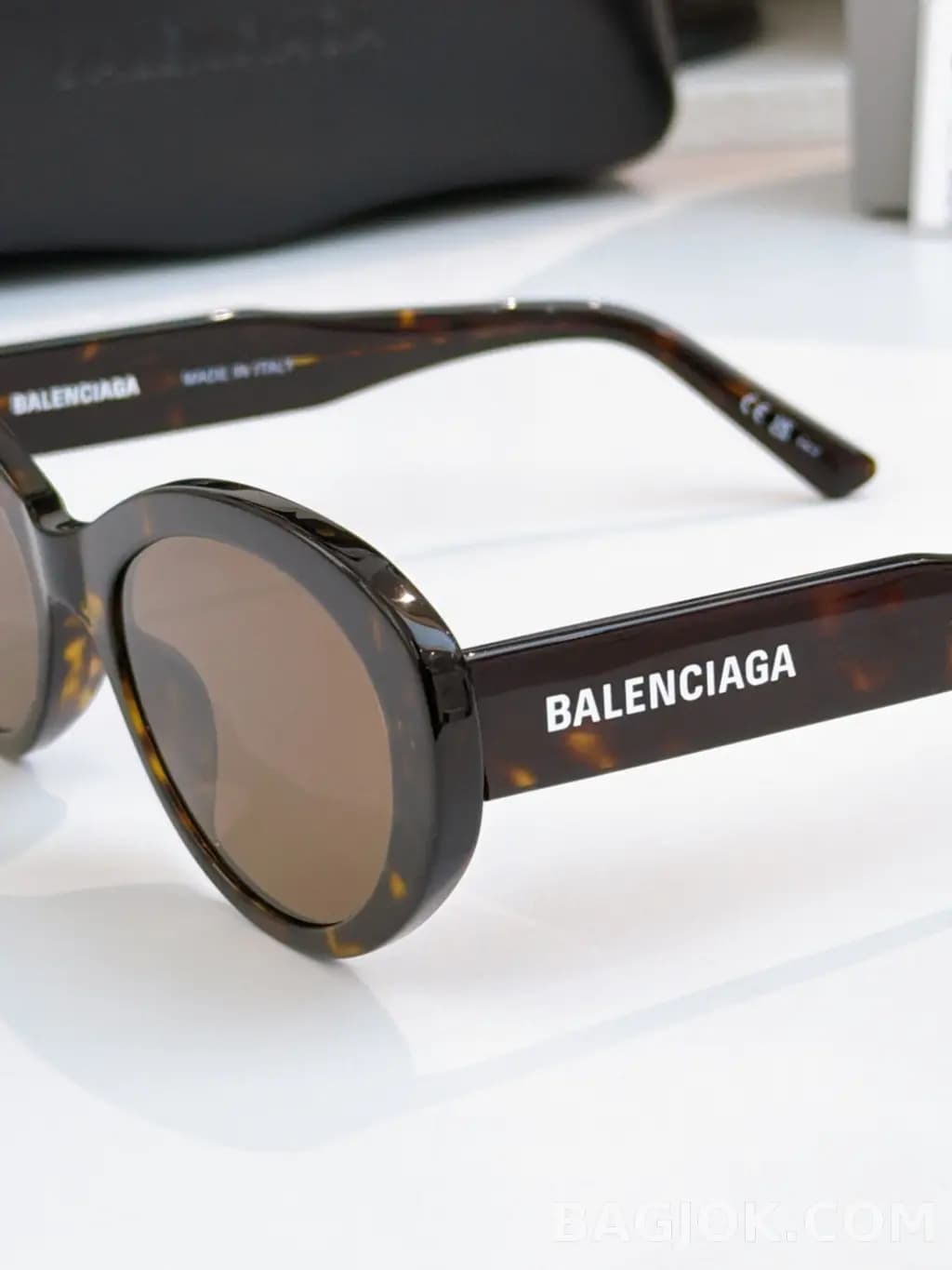 발렌시아가 BALENCIAGA Oval Cat-Eye Sunglasses 상세 이미지