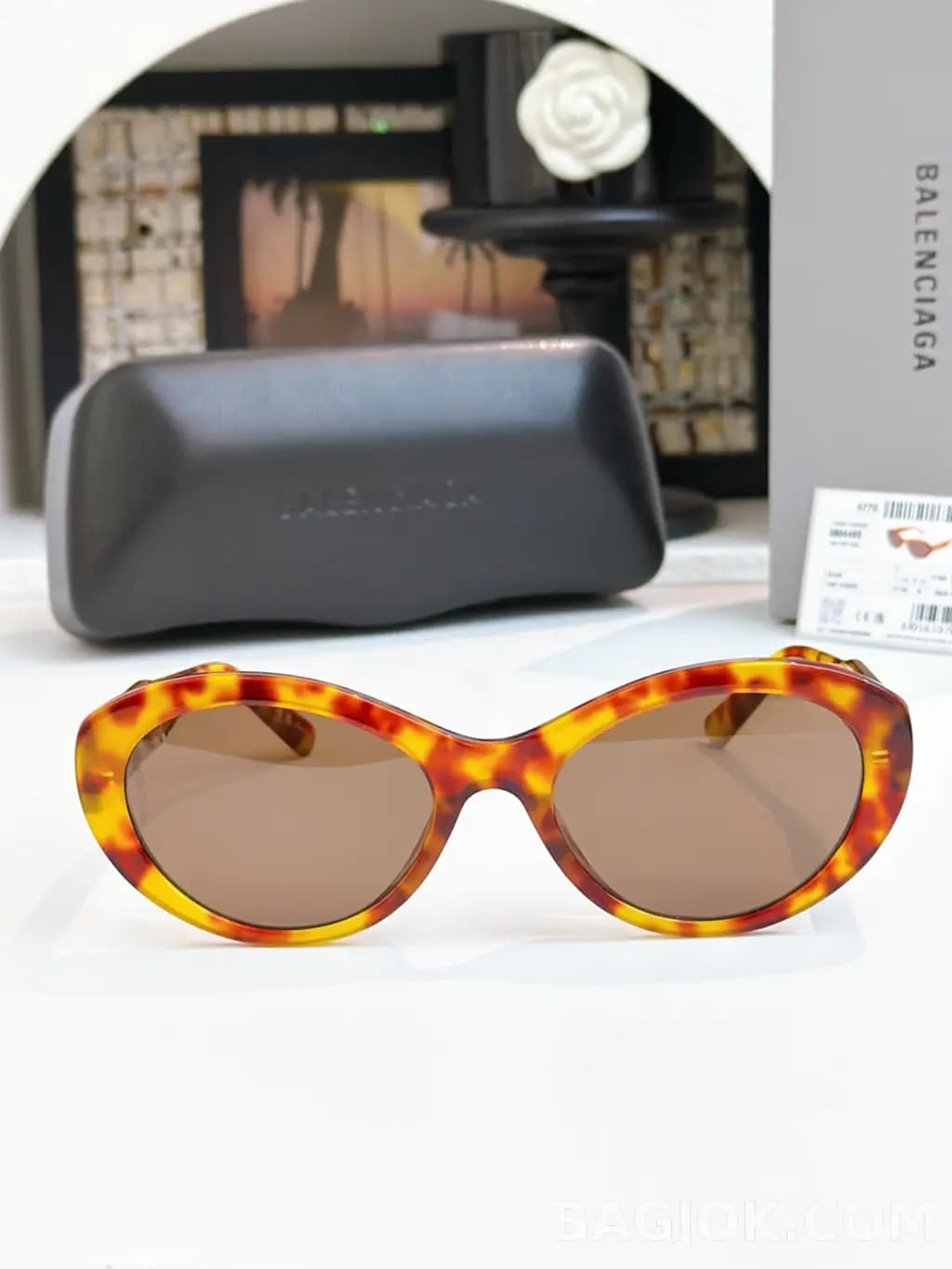 발렌시아가 BALENCIAGA Oval Cat-Eye Sunglasses 상세 이미지