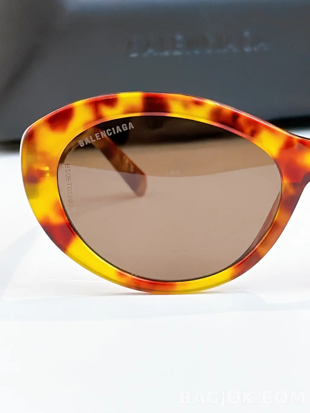 발렌시아가 BALENCIAGA Oval Cat-Eye Sunglasses 상세 이미지