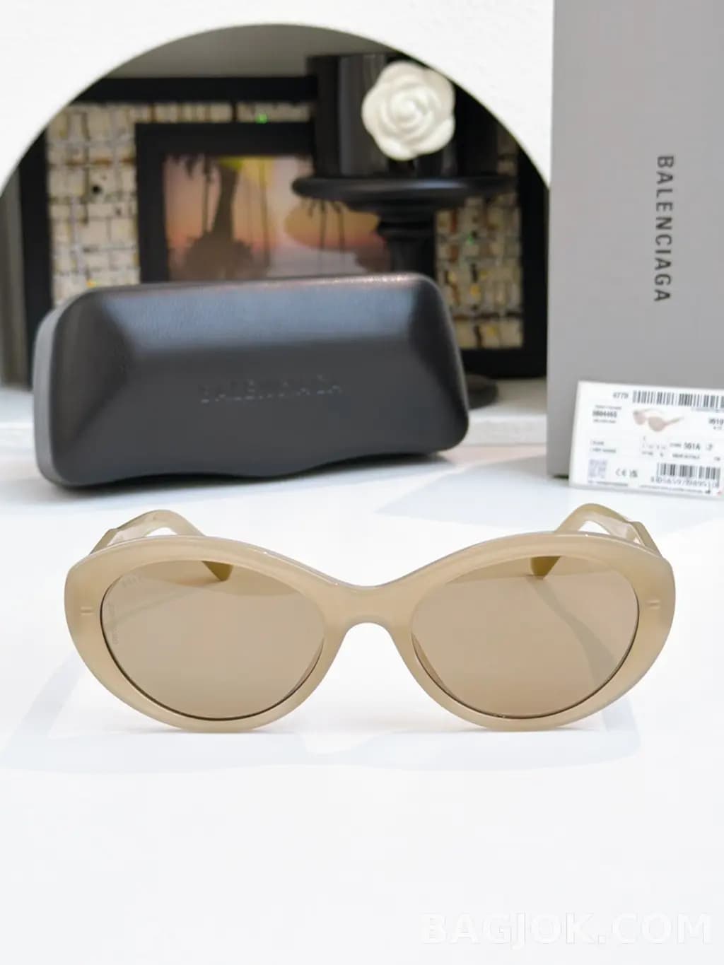발렌시아가 BALENCIAGA Oval Cat-Eye Sunglasses 상세 이미지