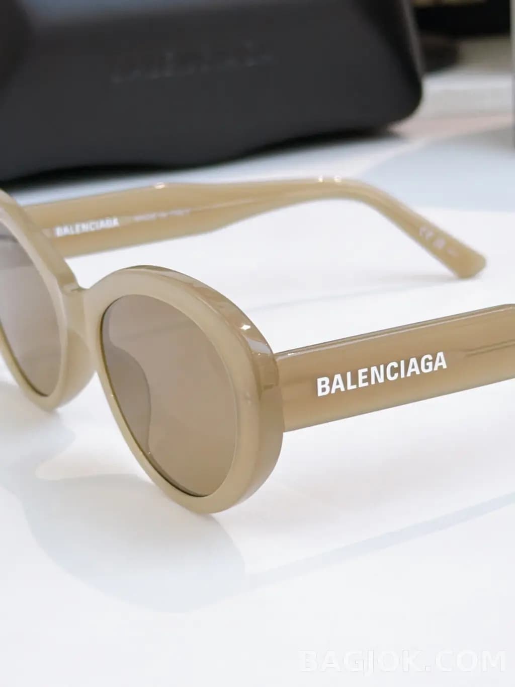 발렌시아가 BALENCIAGA Oval Cat-Eye Sunglasses 상세 이미지