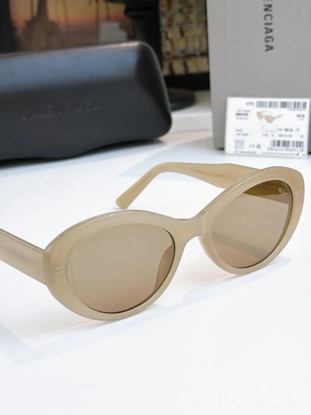 발렌시아가 BALENCIAGA Oval Cat-Eye Sunglasses 상세 이미지