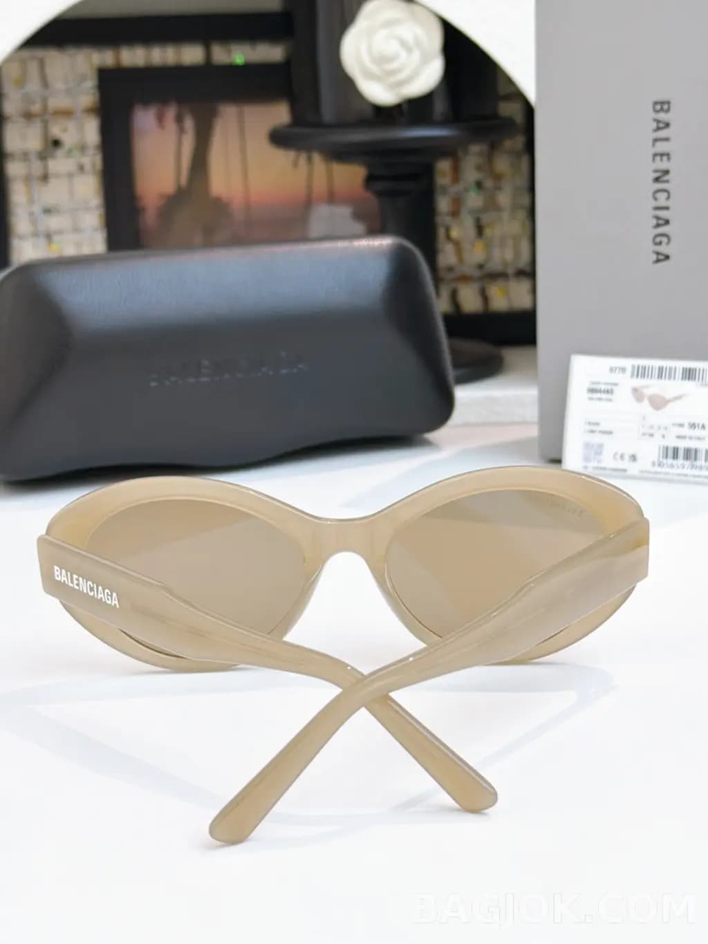 발렌시아가 BALENCIAGA Oval Cat-Eye Sunglasses 상세 이미지