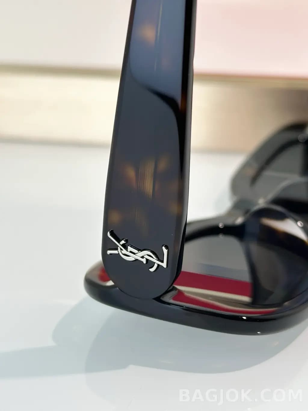 생로랑 SAINT LAURENT Rectangular Tortoise Sunglasses 상세 이미지
