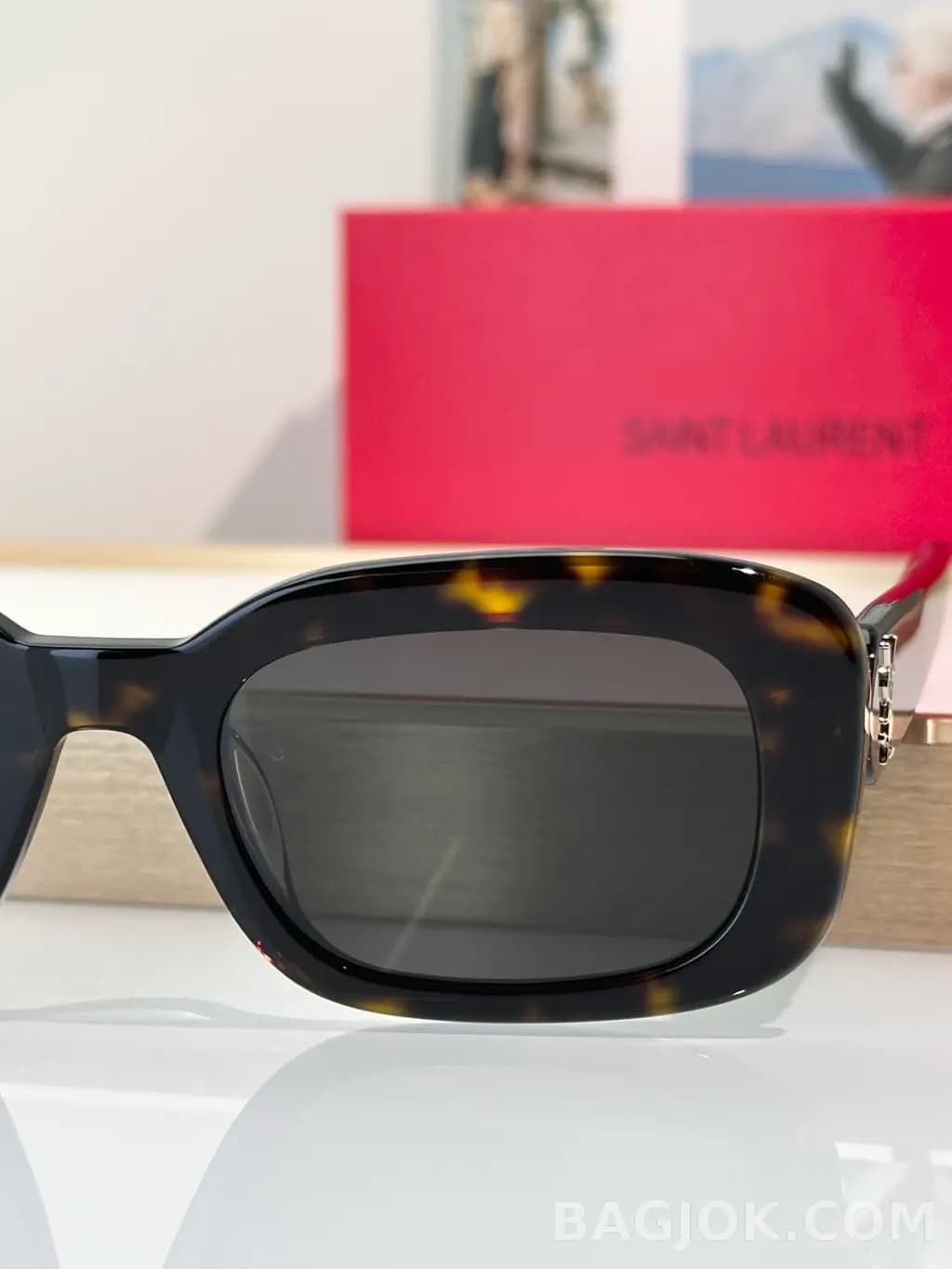 생로랑 SAINT LAURENT Rectangular Tortoise Sunglasses 상세 이미지