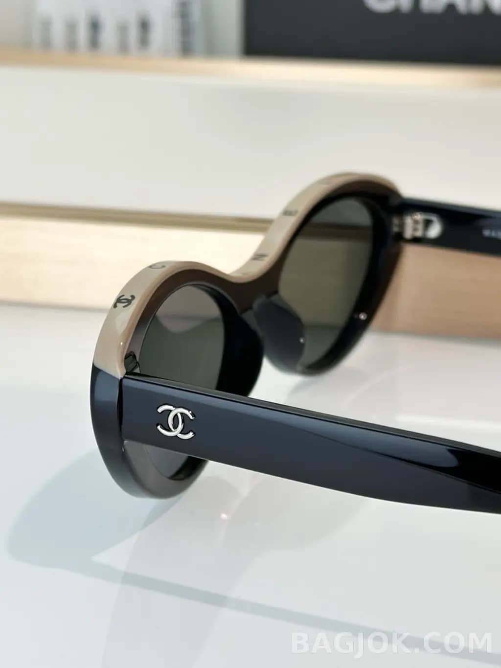 샤넬 CHANEL Cat-Eye Lettering Sunglasses 상세 이미지