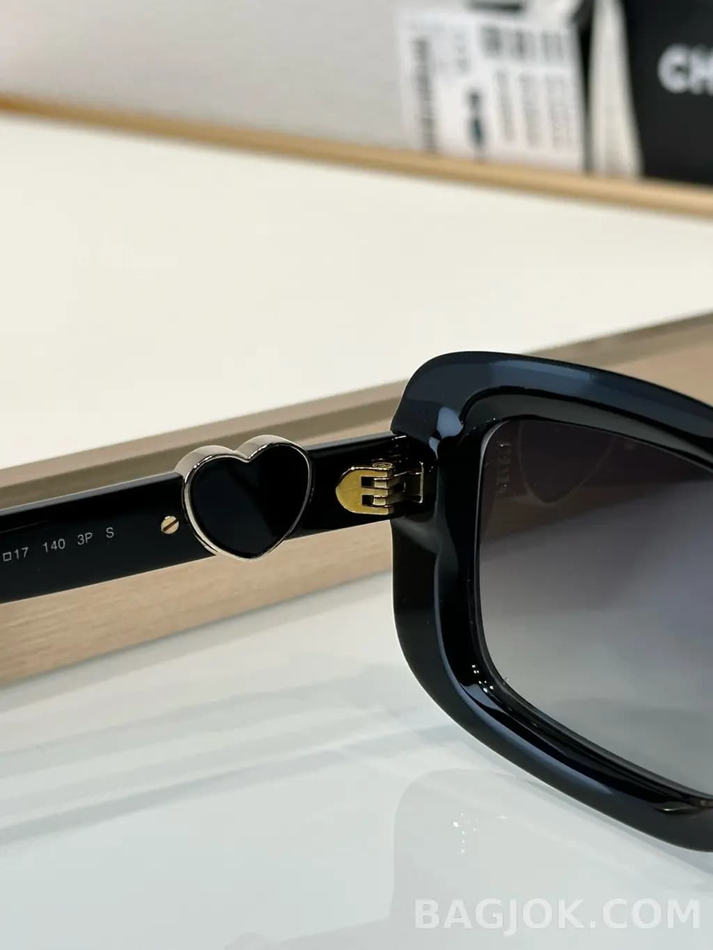 샤넬 CHANEL Rectangular Heart CC Sunglasses (CH5520) 상세 이미지