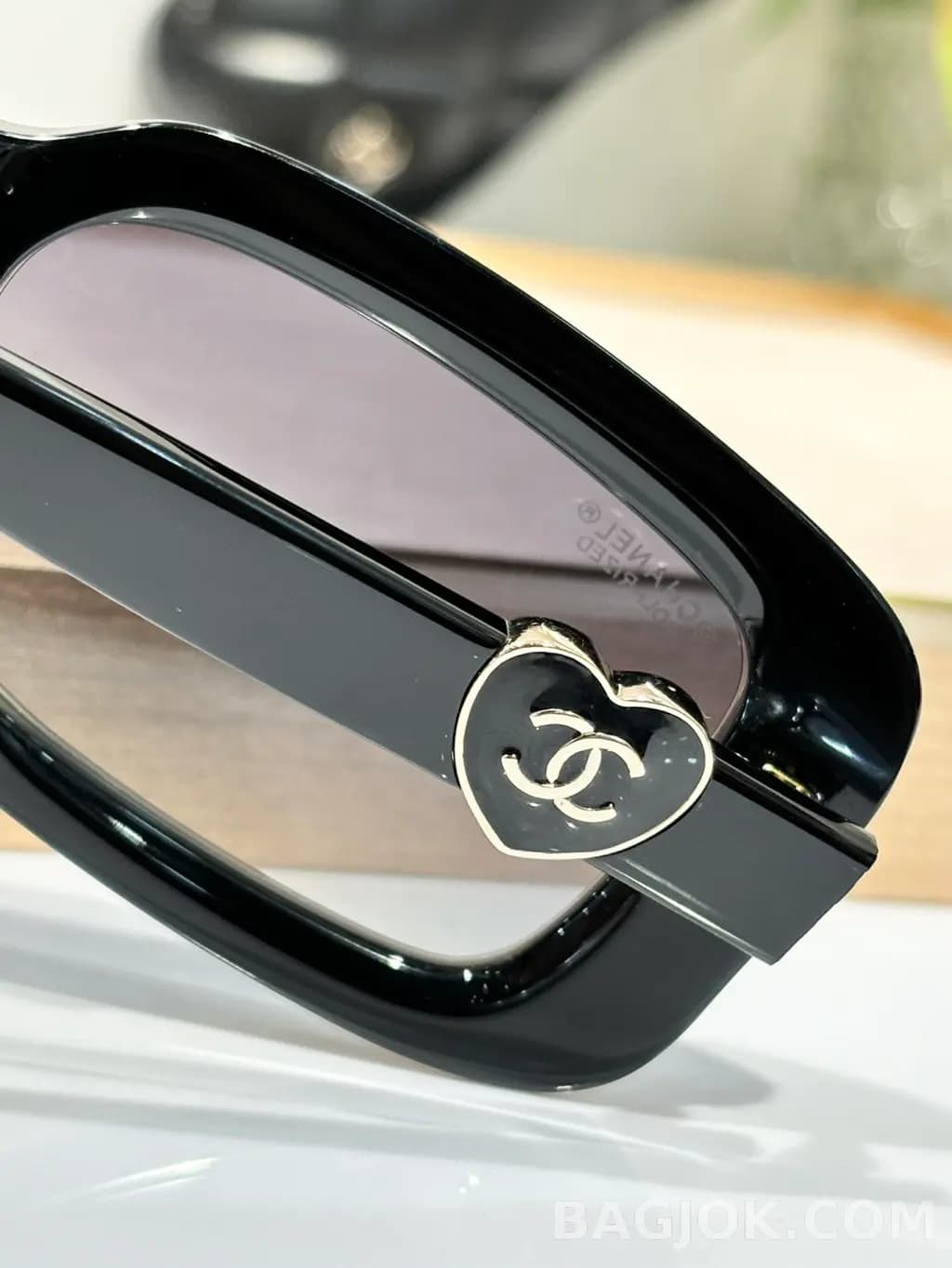 샤넬 CHANEL Rectangular Heart CC Sunglasses (CH5520) 상세 이미지