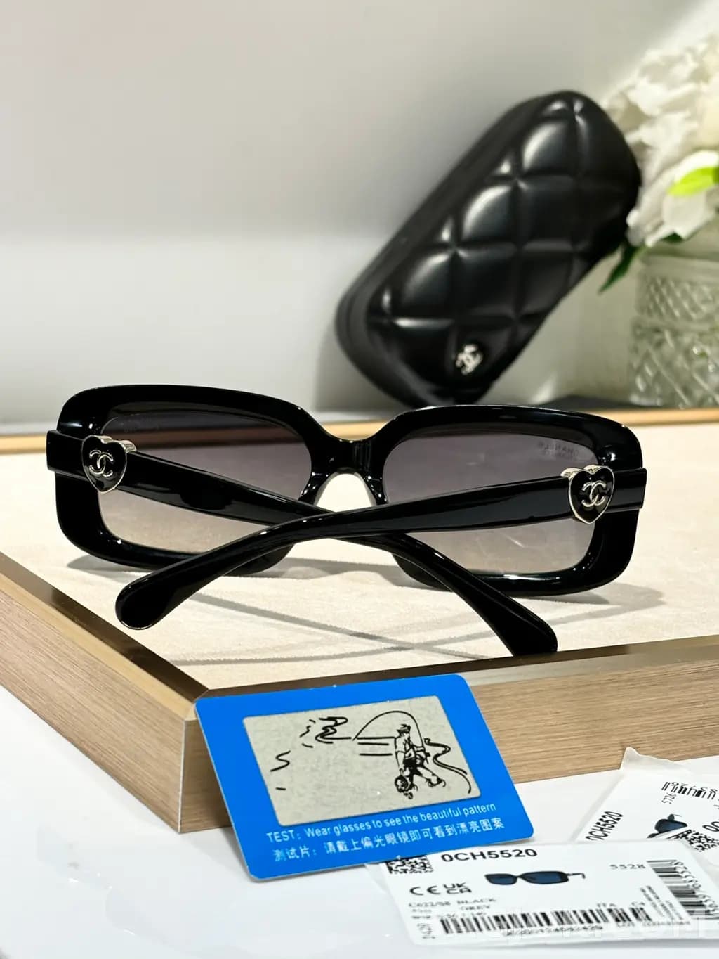 샤넬 CHANEL Rectangular Heart CC Sunglasses (CH5520) 상세 이미지