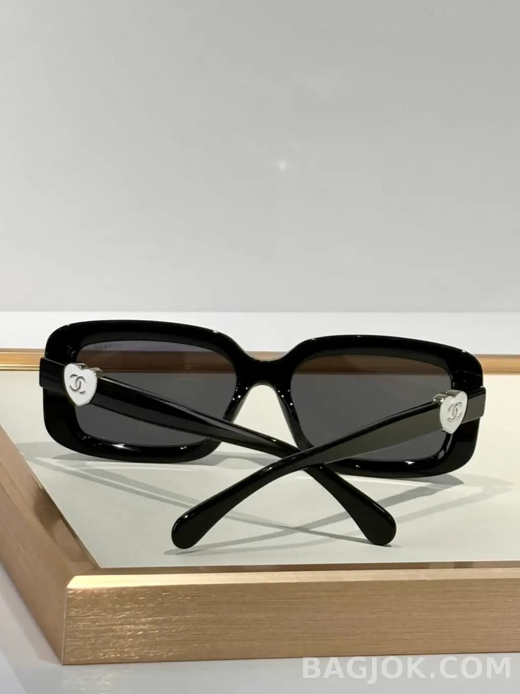 샤넬 CHANEL Rectangular Heart CC Sunglasses (CH5520) 상세 이미지