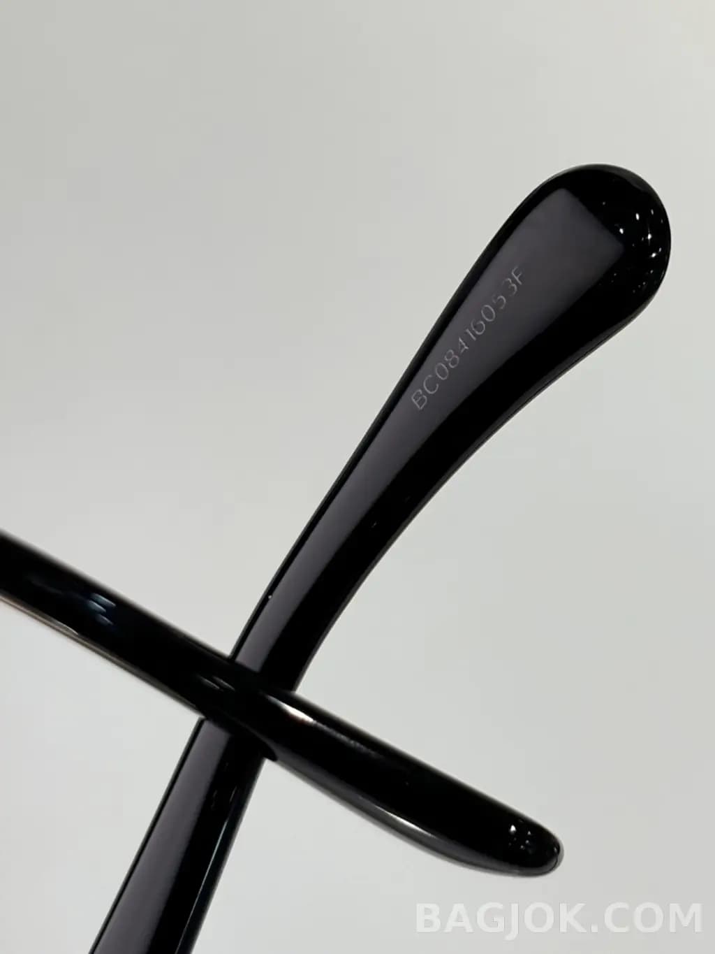 샤넬 CHANEL Rectangular Heart CC Sunglasses (CH5520) 상세 이미지