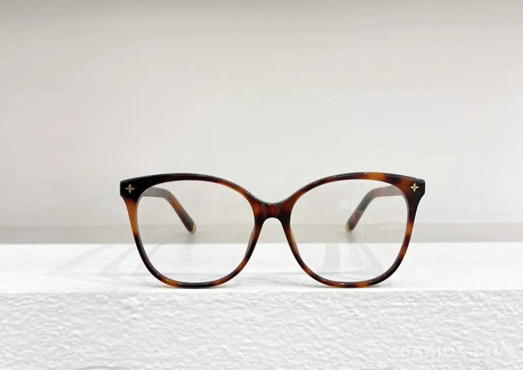 루이비통 LOUIS VUITTON Cat-eye Glasses 상세 이미지