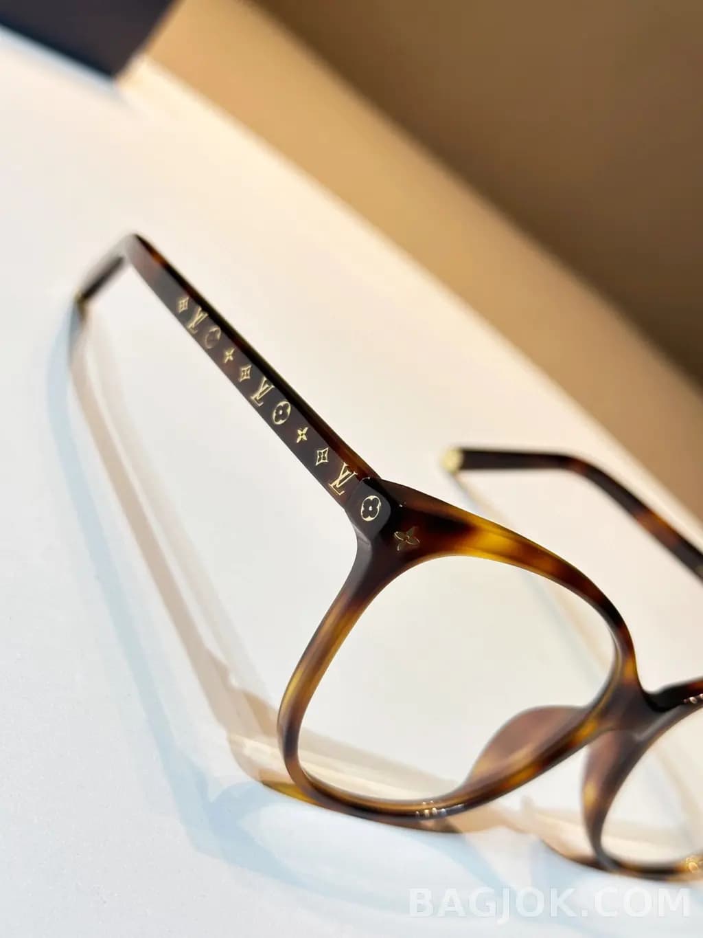 루이비통 LOUIS VUITTON Cat-eye Glasses 상세 이미지
