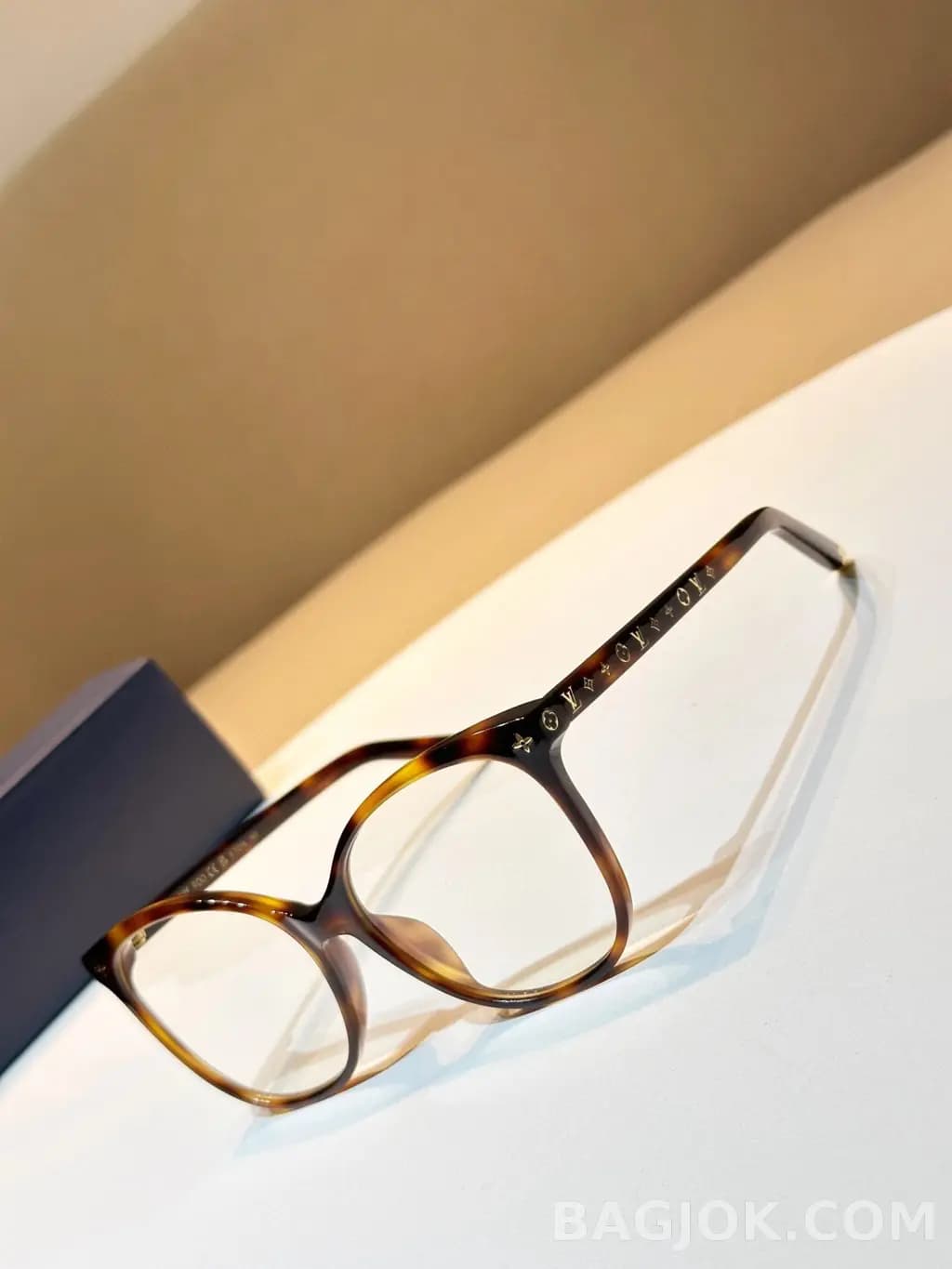 루이비통 LOUIS VUITTON Cat-eye Glasses 상세 이미지