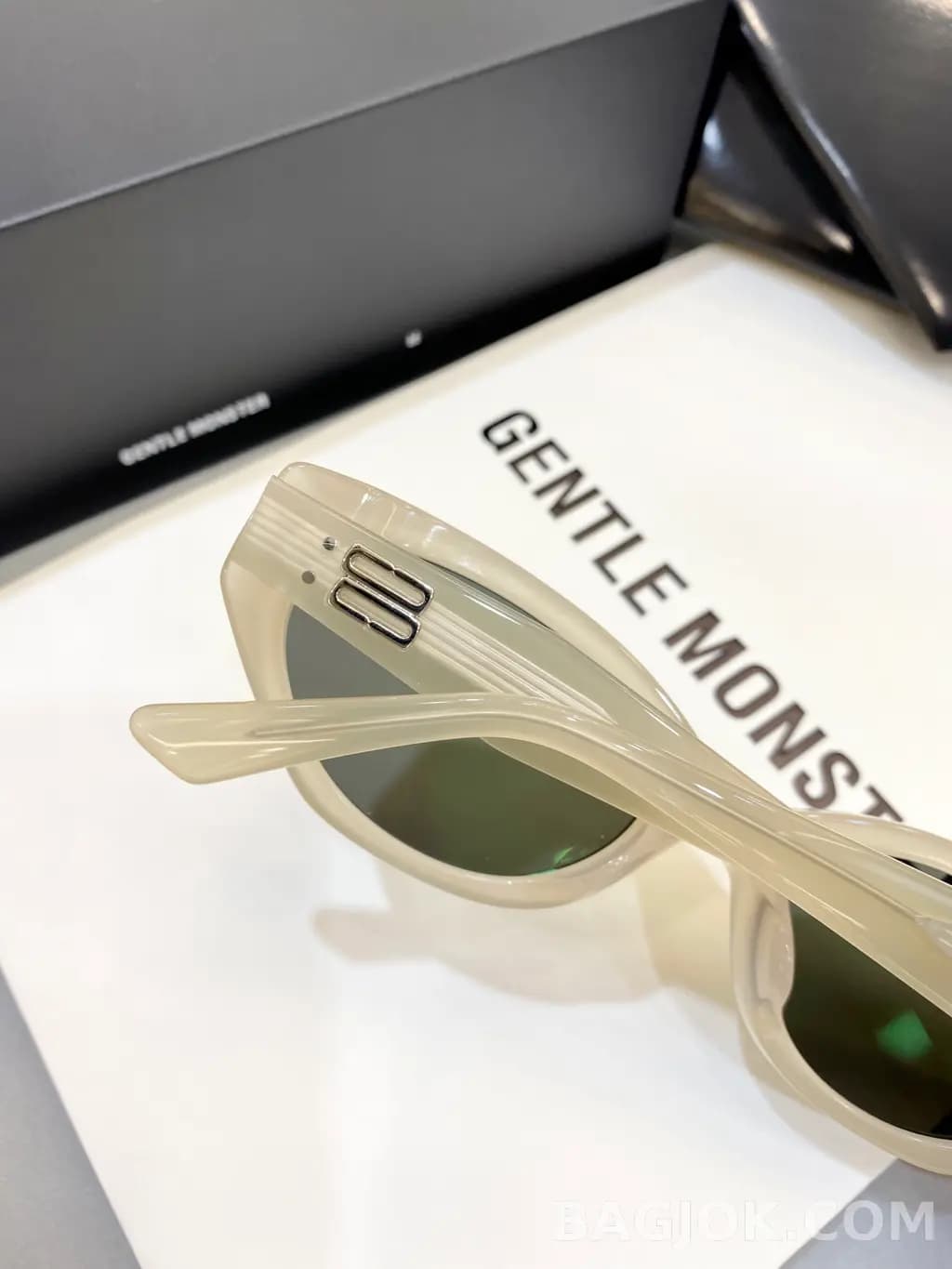 젠틀 몬스터 GENTLE MONSTER ROCOCO Sunglasses 상세 이미지