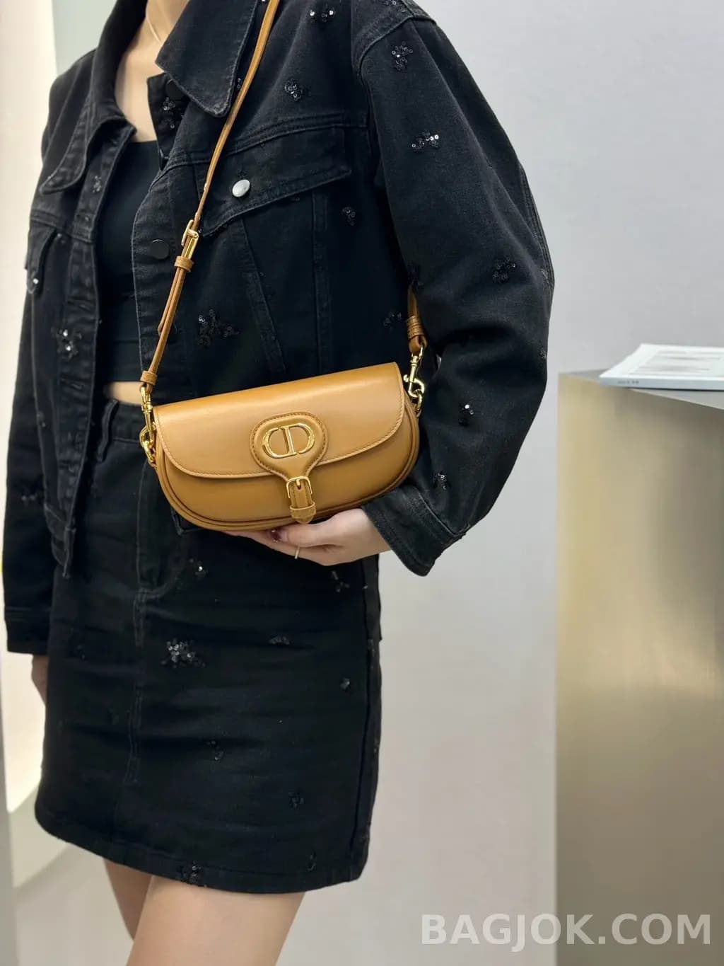디올 디올 바비백 레더 이스트웨스트 상세 이미지