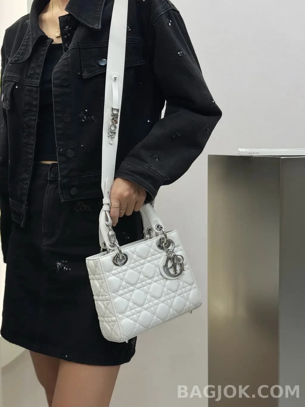 디올 디올 레이디 백 스몰 (램스킨) 상세 이미지