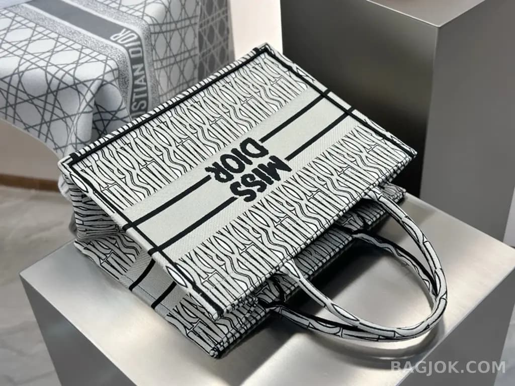 디올 디올 미스 디올 울오버 북 토트백 미디움 상세 이미지