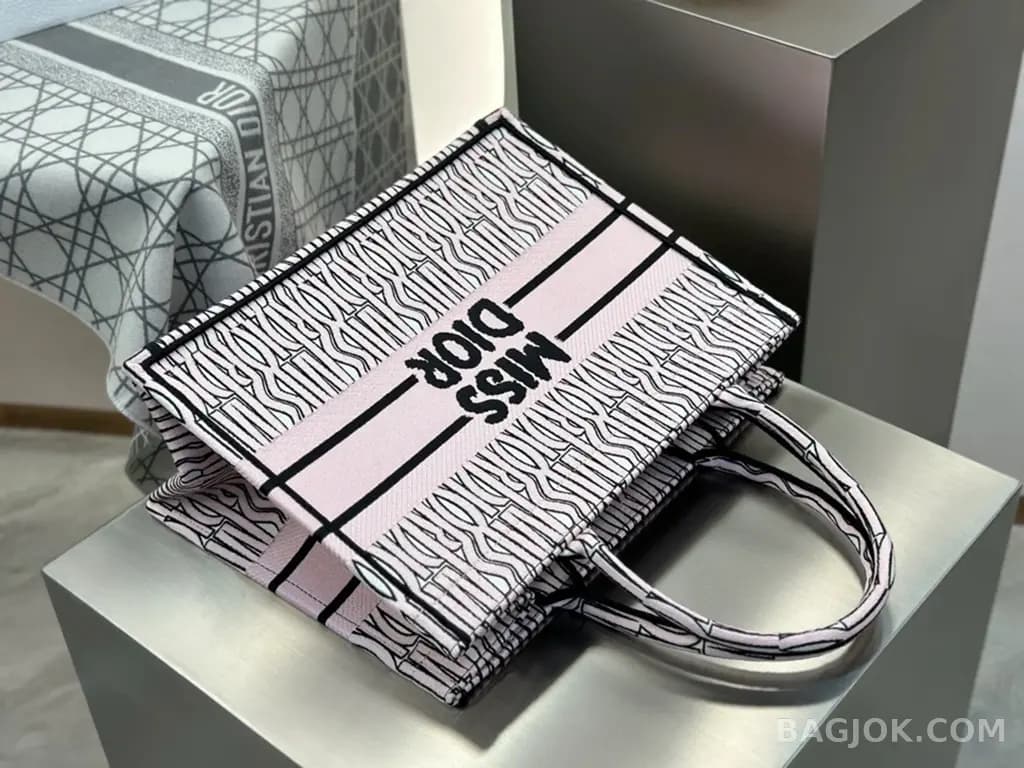 디올 디올 미스 디올 울오버 북 토트백 미디움 상세 이미지