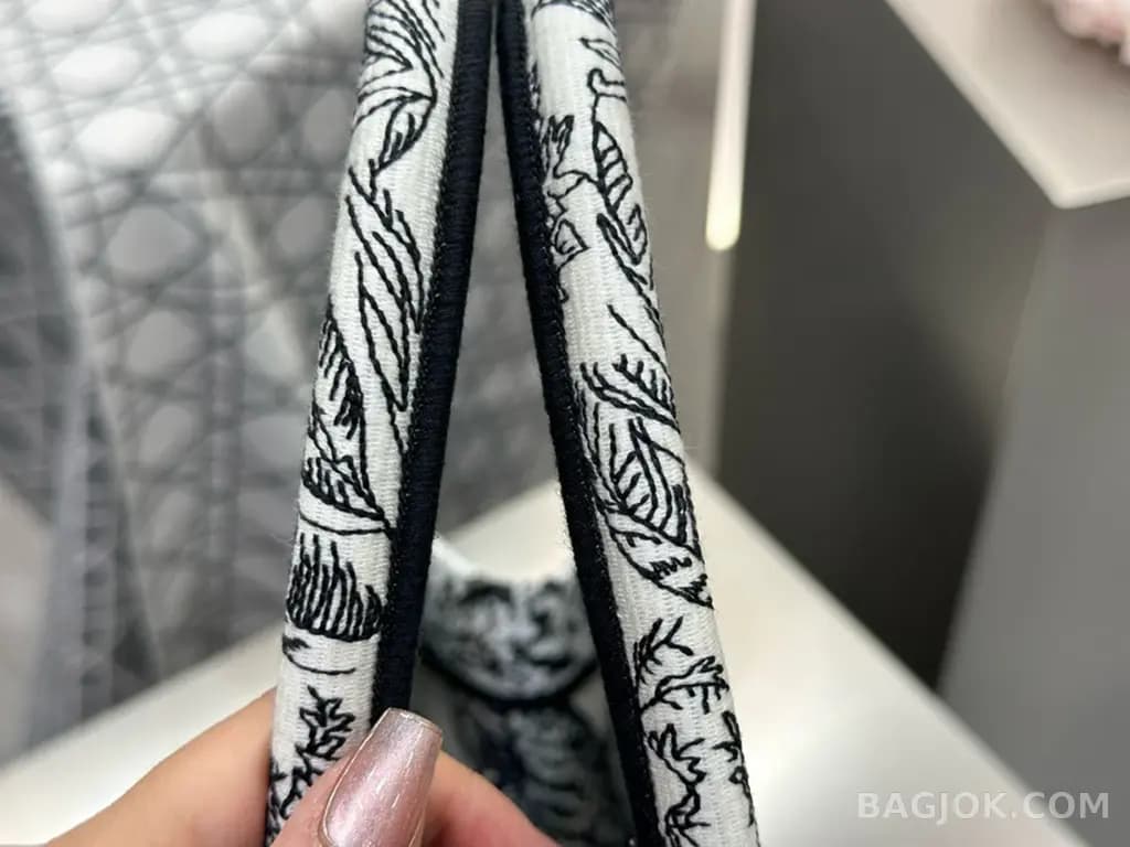 디올 디올 트왈 드 주이 보야쥐 자수 북 토트백 미디움 상세 이미지