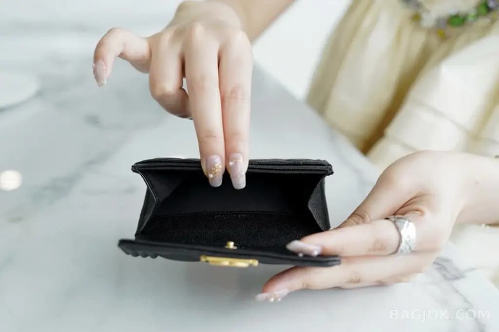 샤넬 C 보이 플랩 카드 지갑 상세 이미지