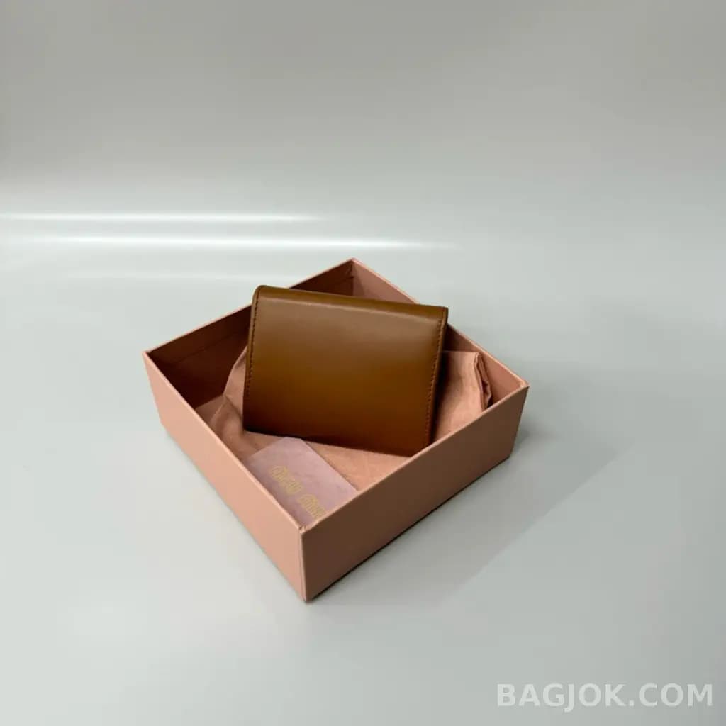 미우미우 미우미우 로고 레더 반지갑 상세 이미지