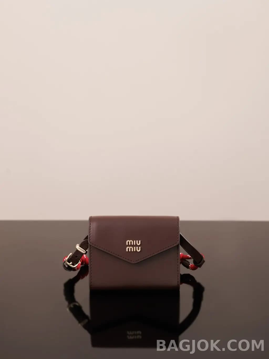 미우미우 미우미우 가죽 숄더 지갑 상세 이미지