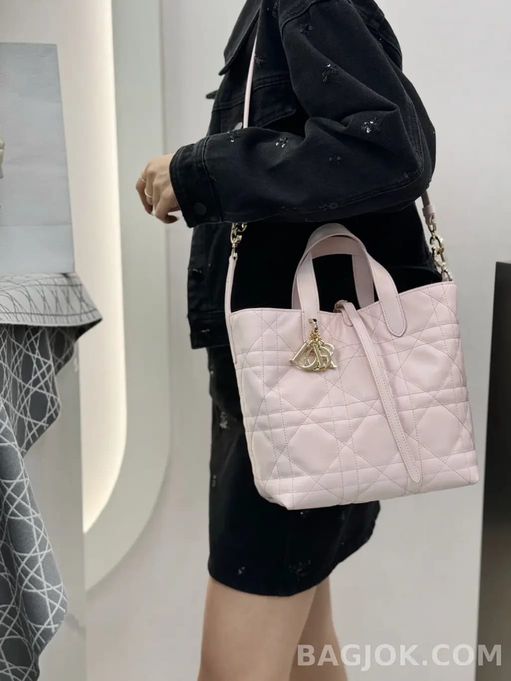 디올 디올 버티컬 뚜주흐백 미디움 상세 이미지