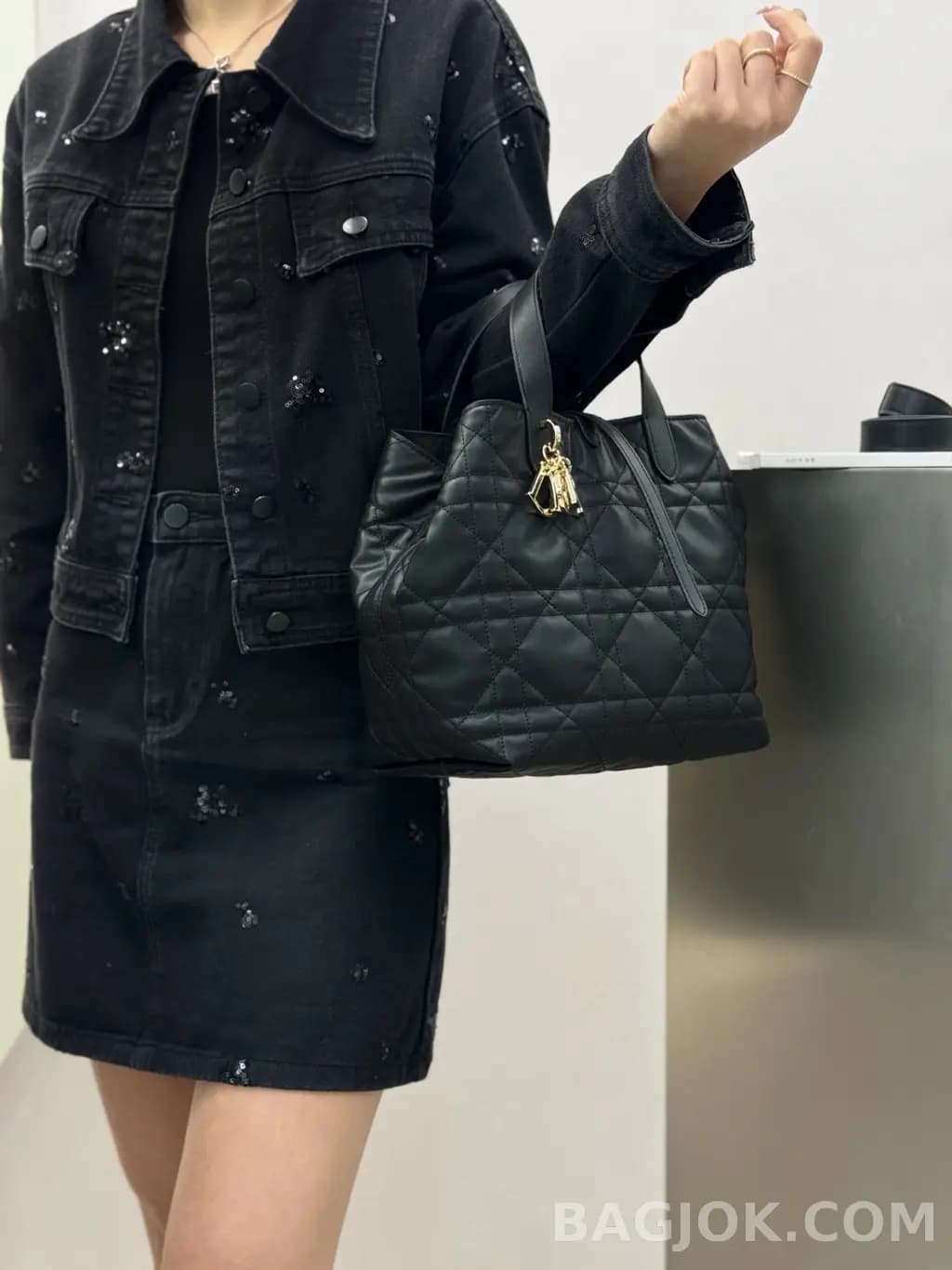 디올 디올 버티컬 뚜주흐백 미디움 상세 이미지
