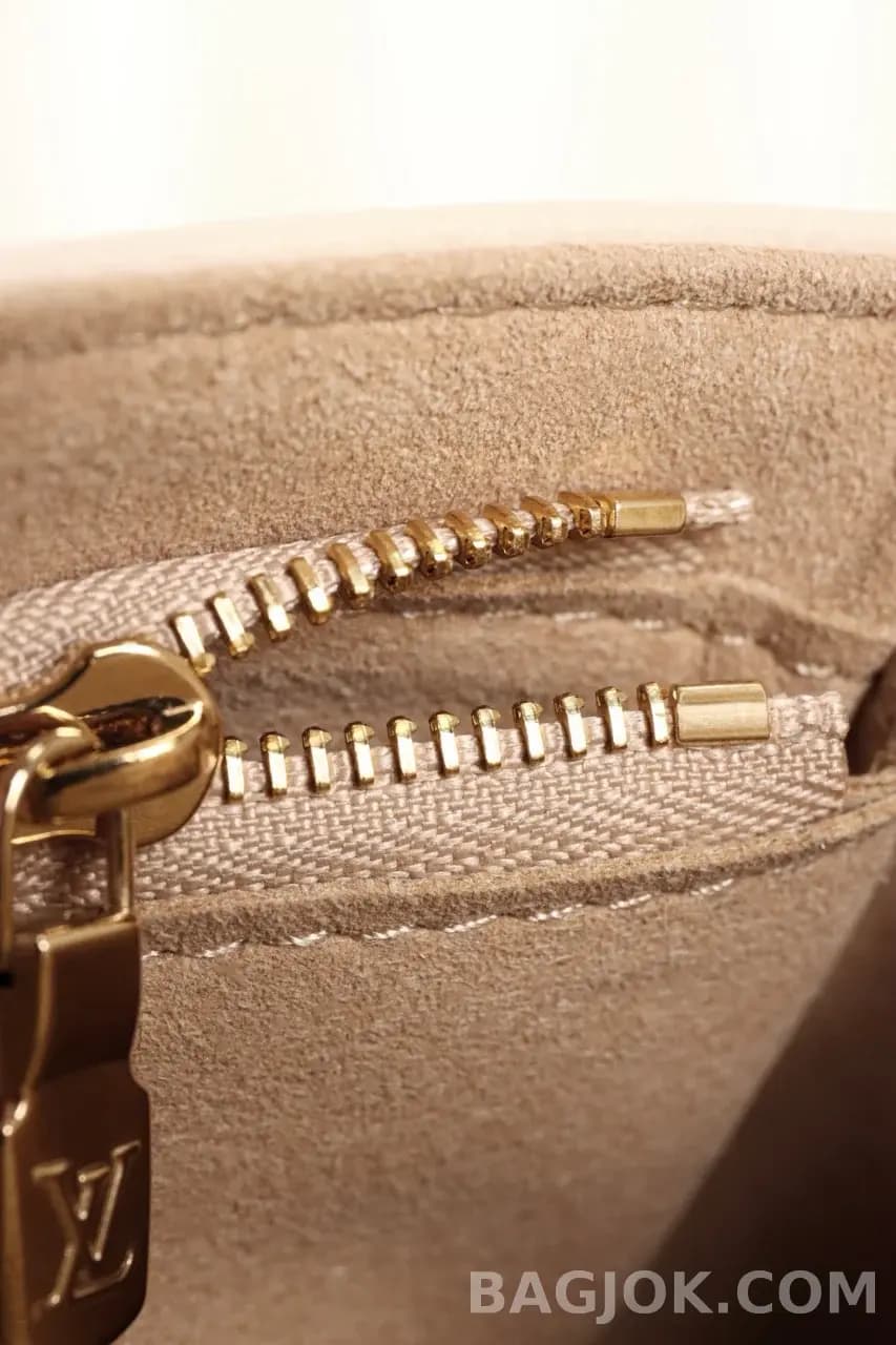 루이비통 루이비통 아이비 WOC 앙프렝뜨 상세 이미지