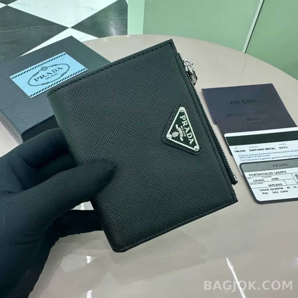 프라다 프라다 사피아노 레더 지퍼 반지갑 상세 이미지