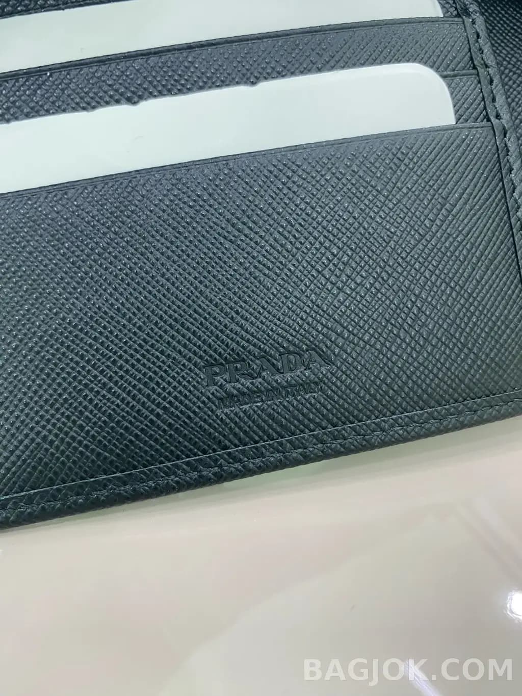 프라다 프라다 메탈 로고 사피아노 반지갑 상세 이미지