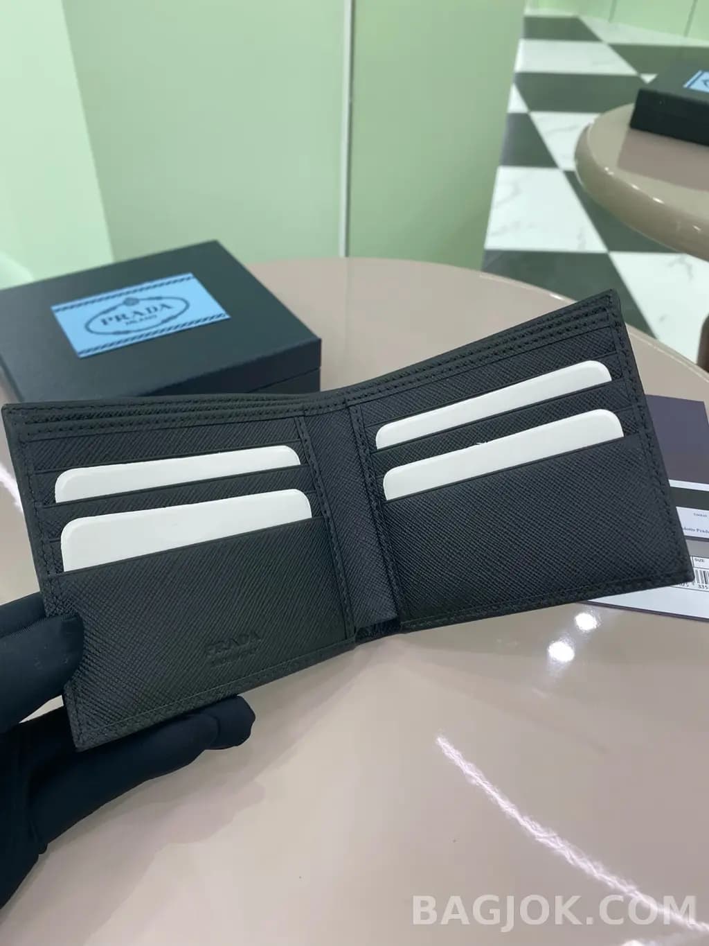 프라다 프라다 메탈 로고 사피아노 반지갑 상세 이미지