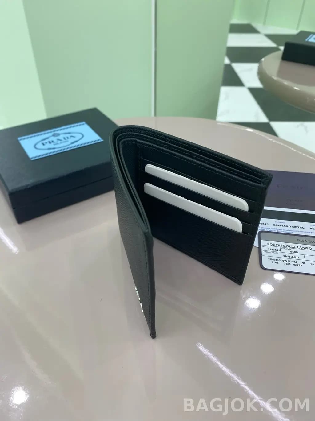 프라다 프라다 메탈 로고 사피아노 반지갑 상세 이미지